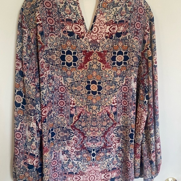 Chelsea and Theodore 1x peasent sleeve top - Picture 2 of 6